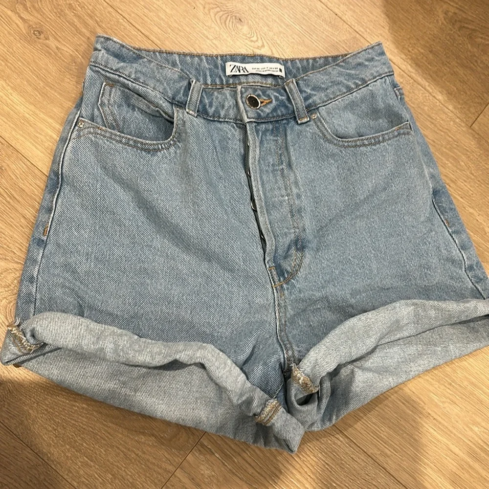 Zara Blue Jean Shorts High-Waisted Vintage Style, size small (4) like new - Picture 6 of 6
